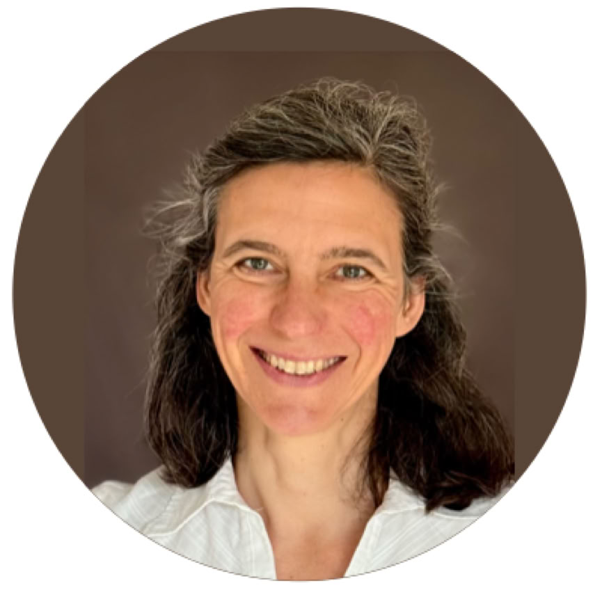 Lächelnde Ann Kathrin Wolf-Benecke - Heilpraktikerin 